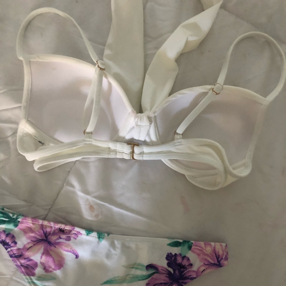 **SOLD** Bikini - Picture 4 of 4